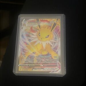 Pokemon Jolteon VMAX Card - Yellow and White